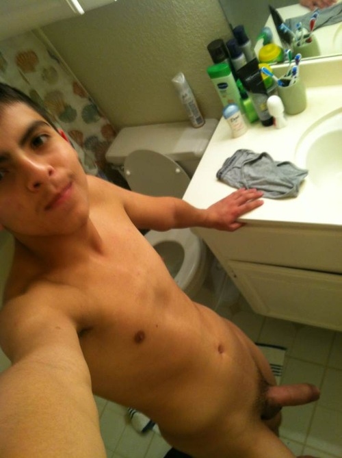 Here can you see Omarion and his homemade Self Pics! He is 18 years old and as you can imagine he is horny ALL the time! This sexy guy get's never enough! Oh, and he is gay...